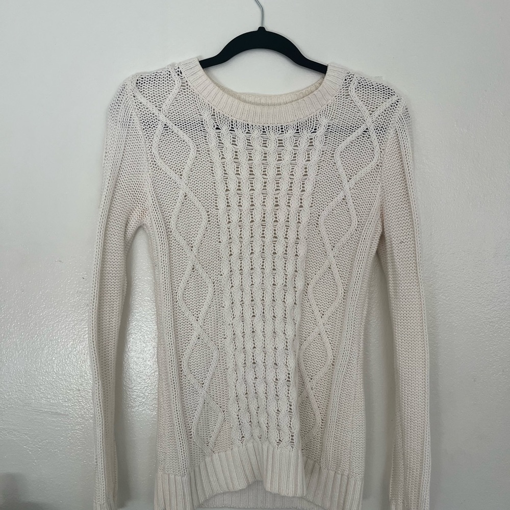 White Gap sweater size XS